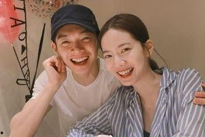 娱乐圈里的人吃瓜图片,明星们的幕后趣闻大揭秘